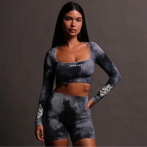 Darc Sport Tops - 🐺 Darc Sport Everson Seamless Darc Blue ghost cloud long sleeve crop top SHE M